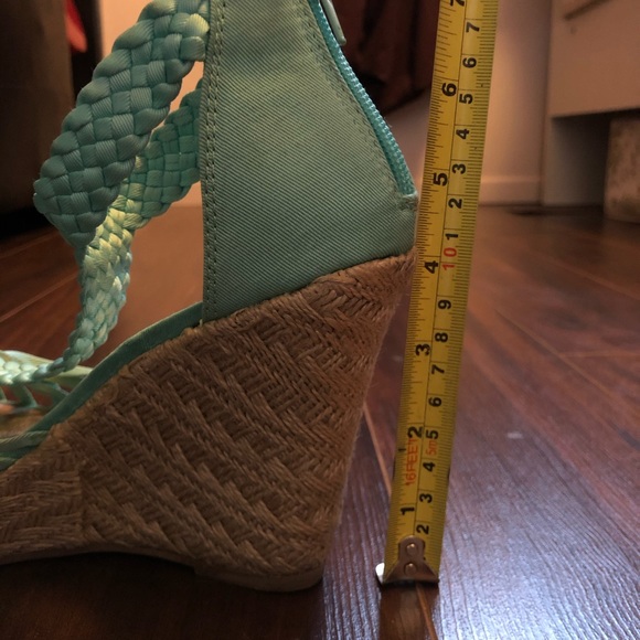 STEVEN MADDEN Open Toed Wedge - Picture 8 of 8